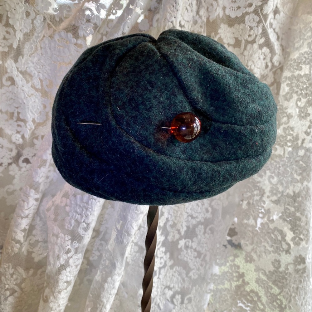 LADIES GREEN TAM HAT  GENIE BY EUGENIE KIM ANTHROPOLOGIE NEW WITH $68TAG